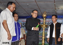 The Governor of Arunachal Pradesh Shri JP Rajkhowa lighting the inaugural lamp of the week-long North East National Service Scheme (NSS) Festival at NERIST, Nirjuli on 6th June 2015